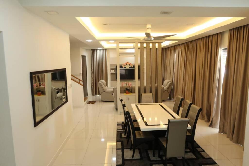 Promo Private Luxurious Nilai Vacation Home Eksteriør bilde