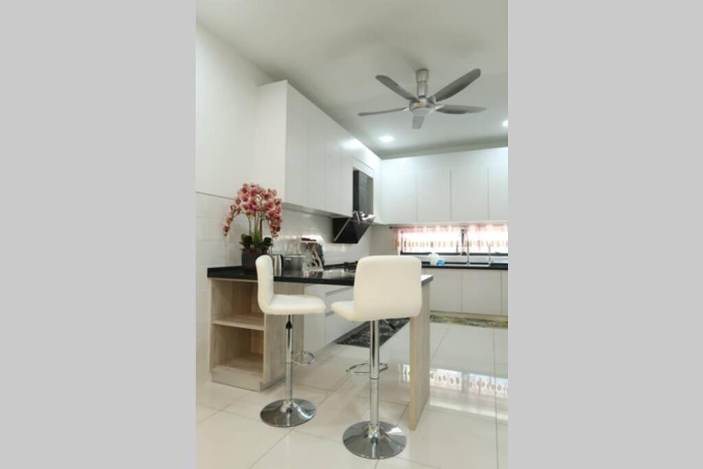 Promo Private Luxurious Nilai Vacation Home Eksteriør bilde